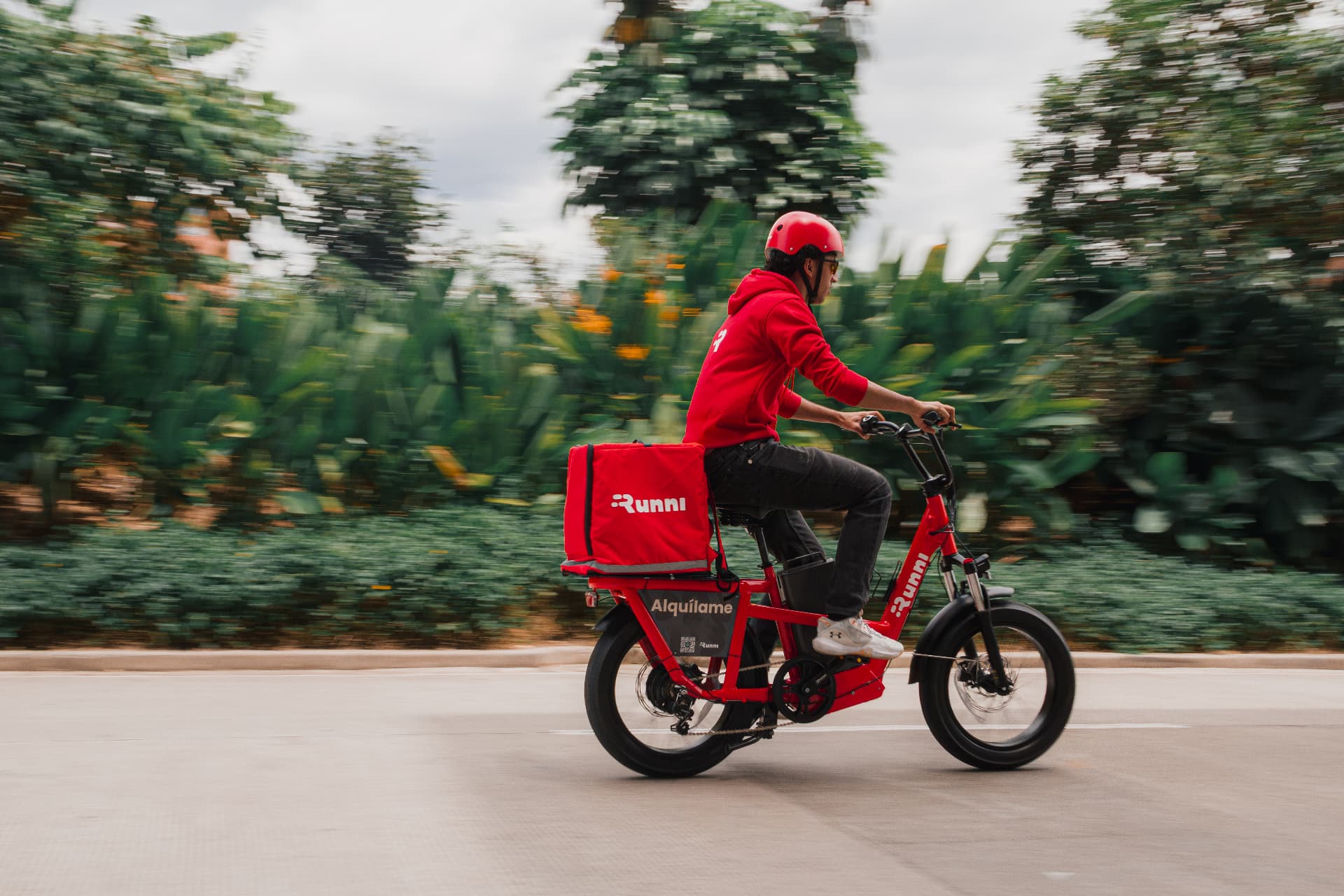 Repartidor en bicicleta eléctrica Runni